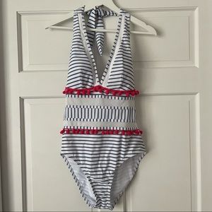 < striped one piece >